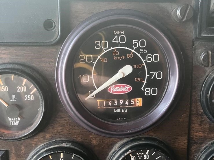 1995-peterbilt-379-image-6