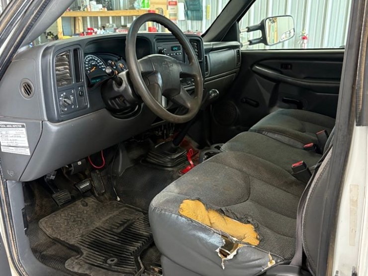 2003-chevrolet-3500-image-14