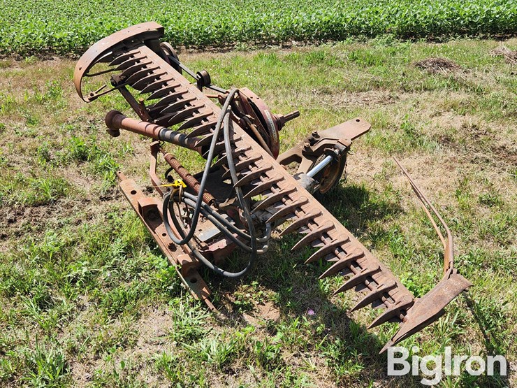 mccormick-international-2-pt-sickle-mower-image-1