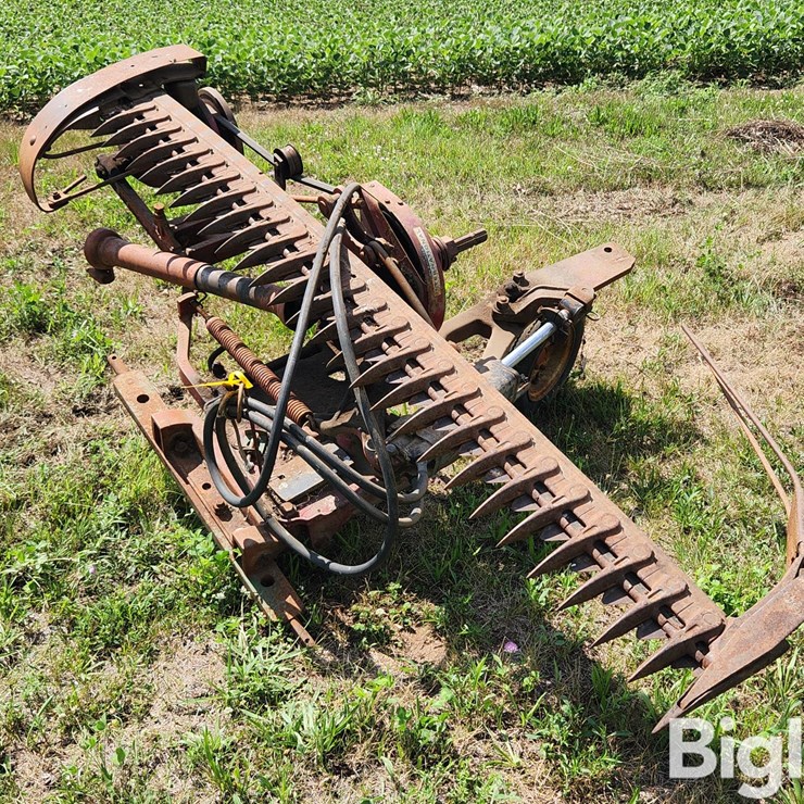 McCormick International 2-Pt Sickle Mower