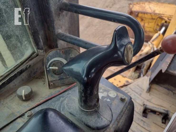 2006-deere-700j-lt-image-11