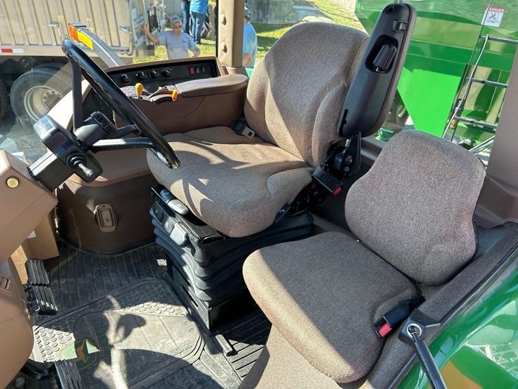 2005-john-deere-8220-image-15