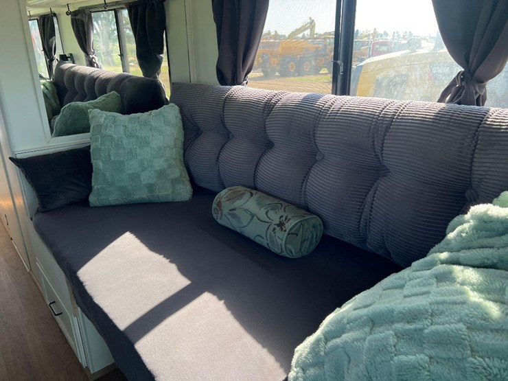 1995-fleetwood-bounder-s/a-motorhome-image-37