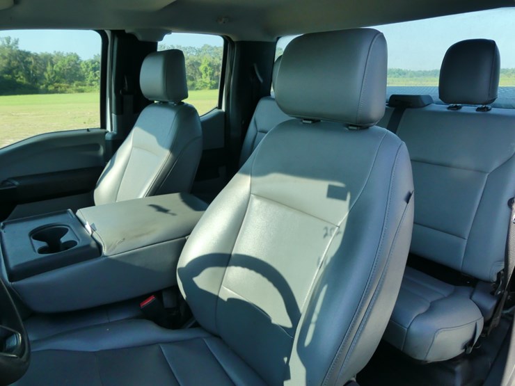 2021-ford-f150-xl-image-10