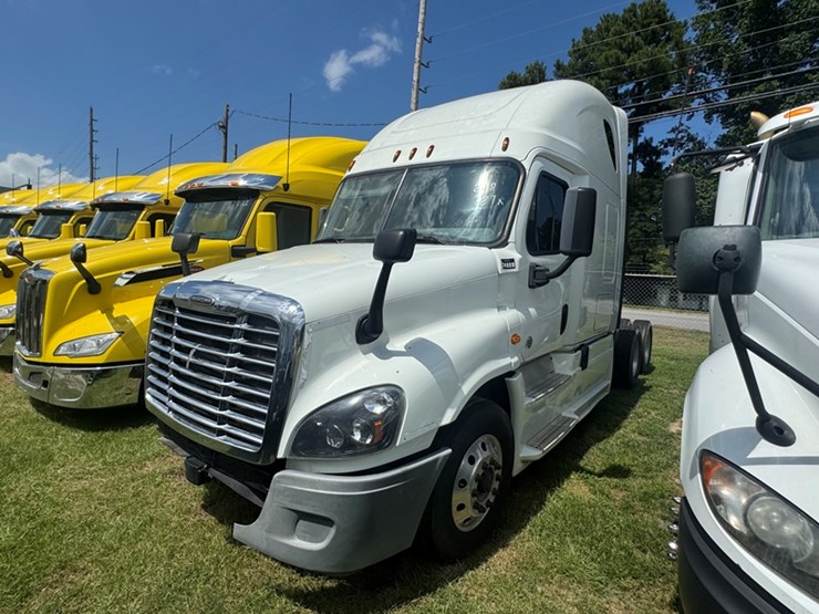 2018-freightliner-cascadia-sleeper---automatic-air-pressure-builds-slower-than-normal-when-truck-has-image-1