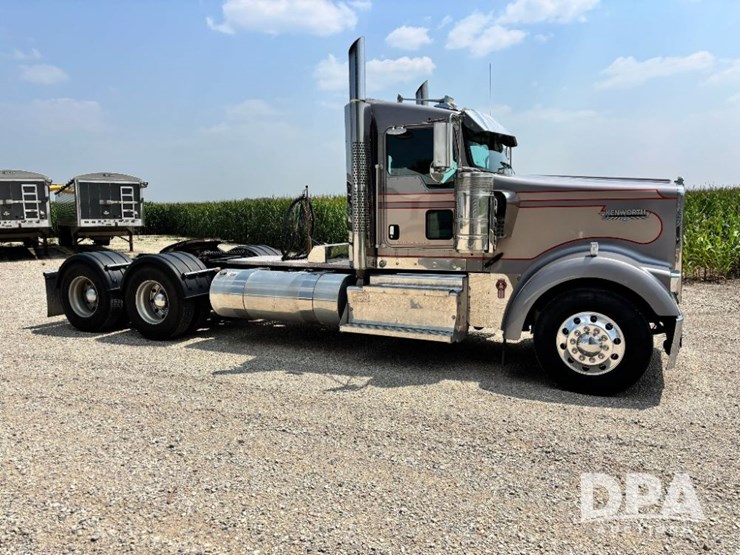 2014-kenworth-w900-image-8