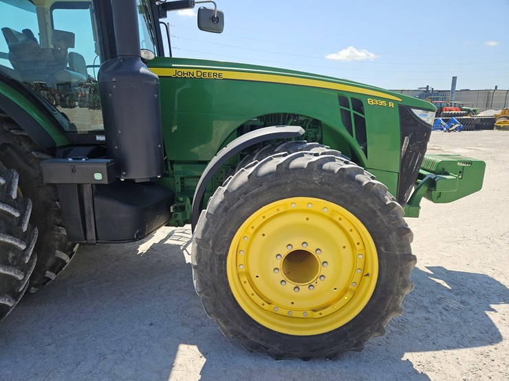 2014-john-deere-8335r-image-19