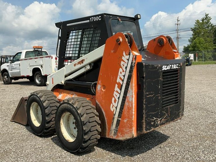 #1151-•-scat-trak-skid-loader-image-3