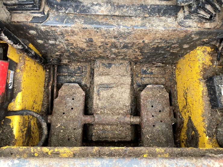 new-holland-l215-image-19