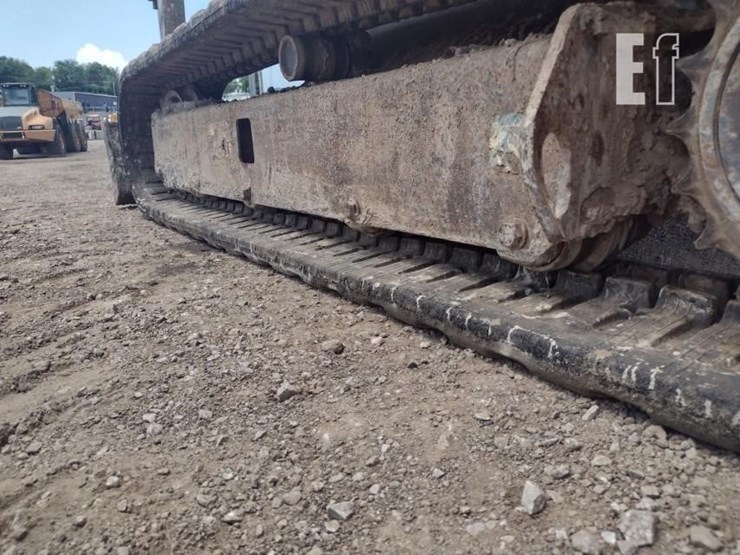 2022-deere-26g-image-30