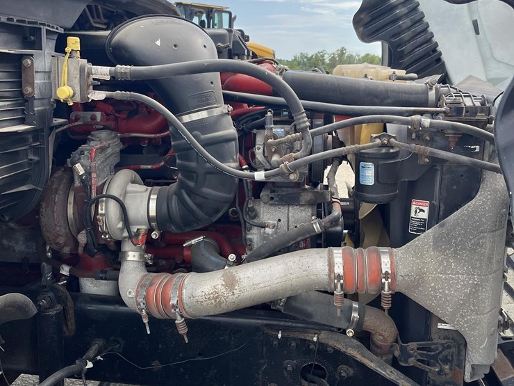 2014-freightliner-cascadia-125-image-40