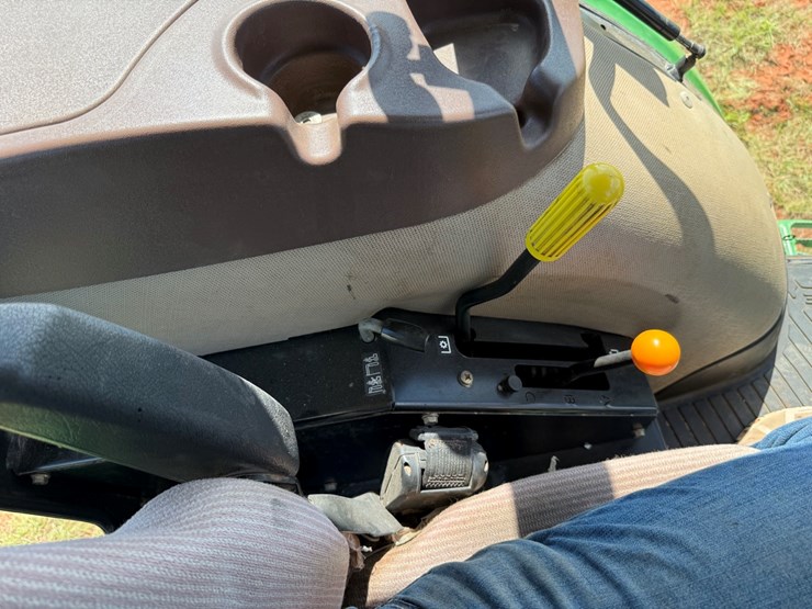 2011-john-deere-6115d-image-32