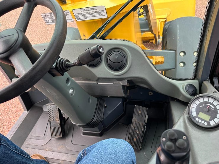 2017-deere-304l-image-59