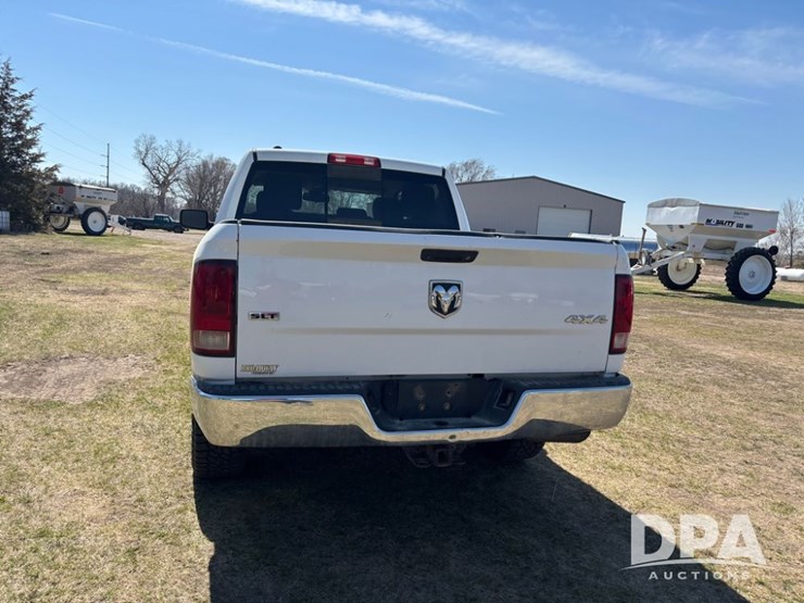 2015-dodge-ram-1500-image-13