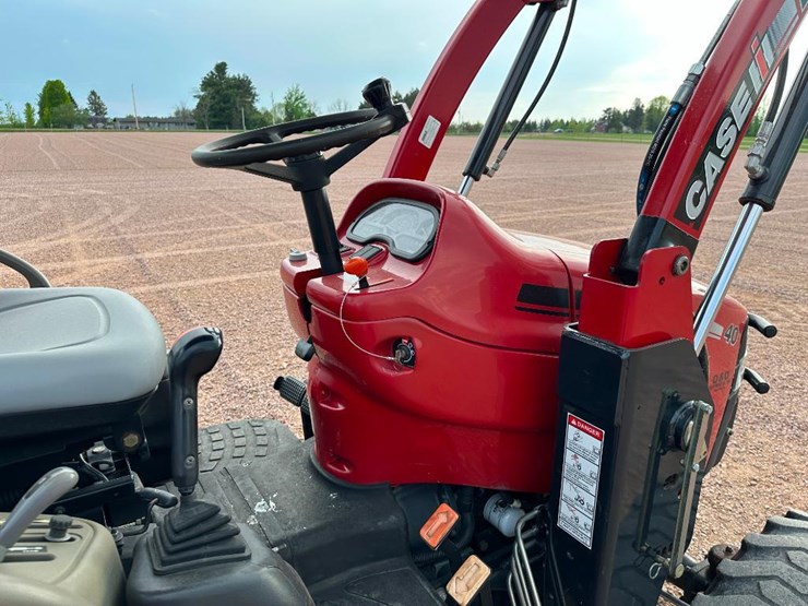 2011-case-ih-farmall-40-image-40