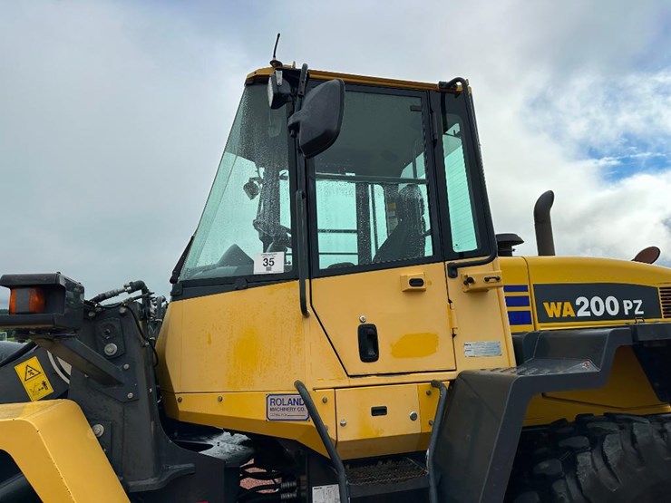 2013-komatsu-wa200pz-6-image-16