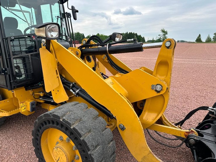 2019-caterpillar-906m-image-32
