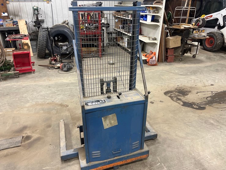 blue-giant-shop-forklift-image-3
