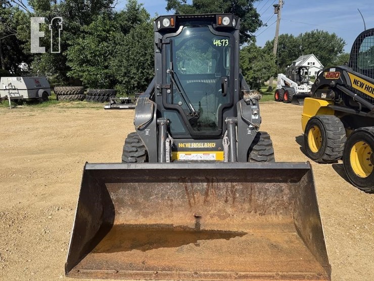 2019-new-holland-l220-image-2