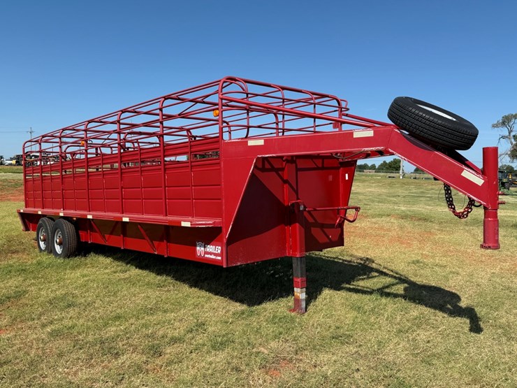 #18-•-2015-ww-livestock-trailer-image-8