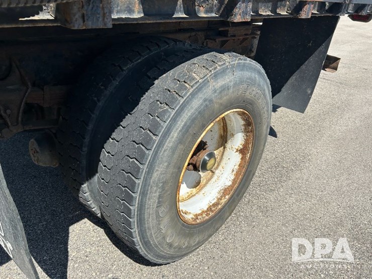 2005-international-durastar-4300-image-19