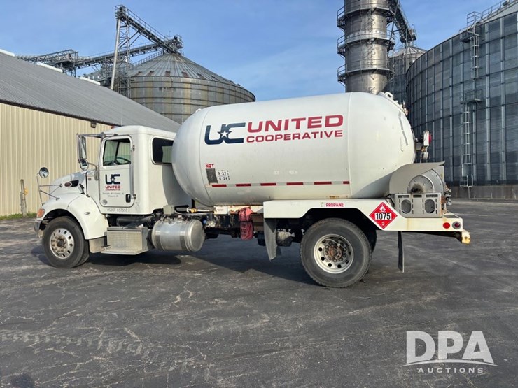 2013-peterbilt-337-image-5