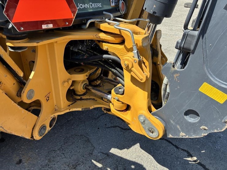 2019-deere-310l-ep-image-9