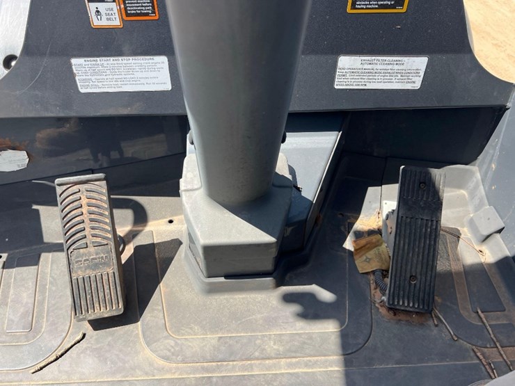 2018-deere-204l-image-32