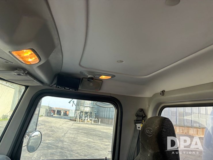 2013-peterbilt-337-image-61