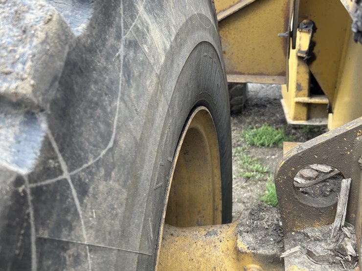 caterpillar-938g-image-23