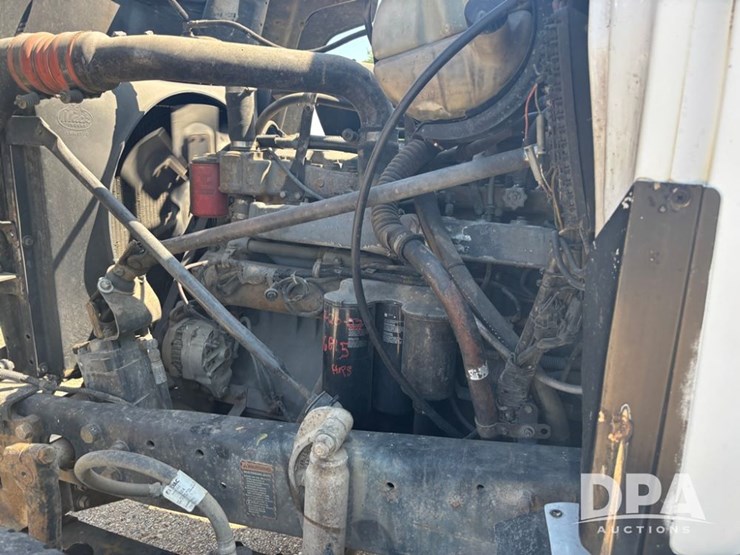 1995-mack-rd690s-image-37
