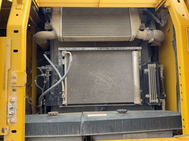 komatsu-pc210-lc-11-image-15