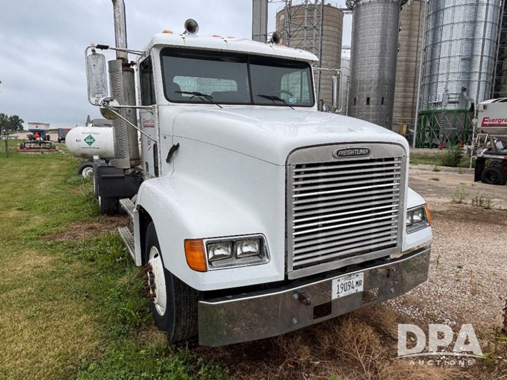 2000-freightliner-truck-(gp11021,-unit-398)-image-4