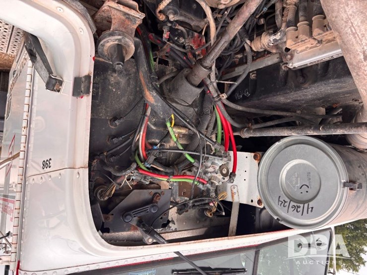 2000-freightliner-truck-(gp11021,-unit-398)-image-60