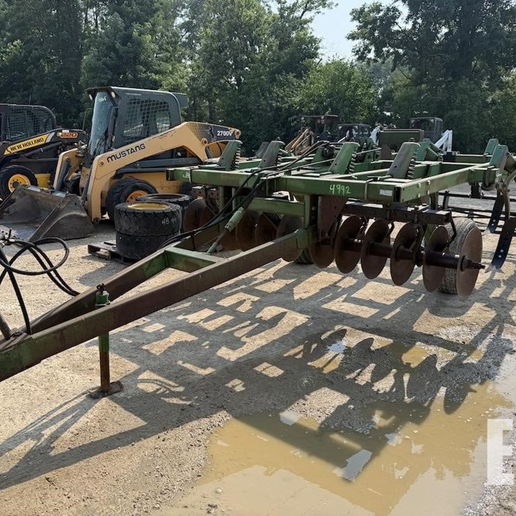 JOHN DEERE 710