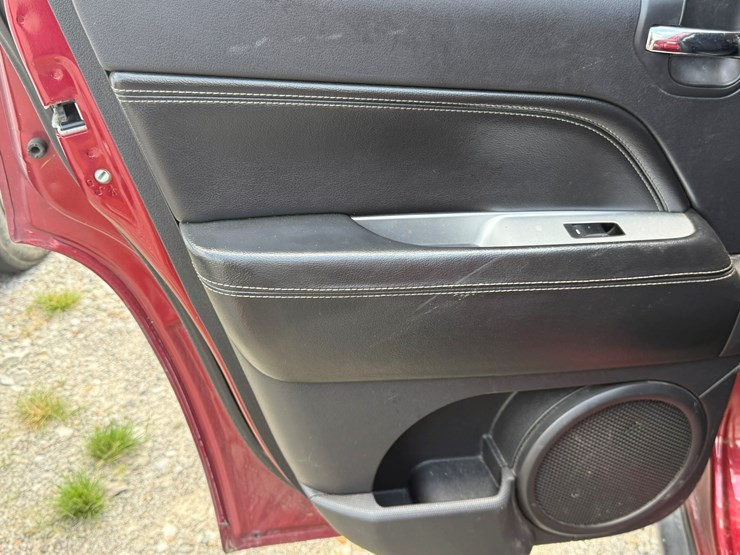 2016-jeep-compass-image-36