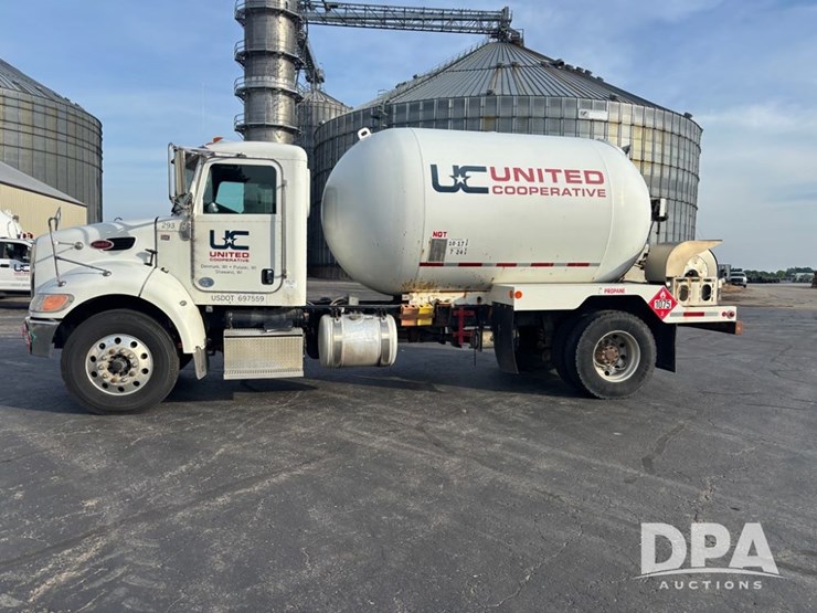 2013-peterbilt-337-image-3