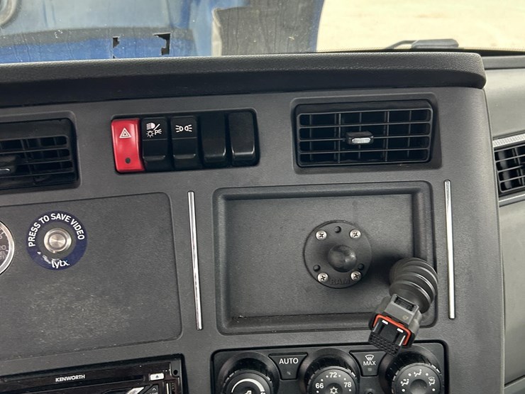 2020-kenworth-t680-image-22