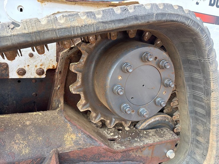 2016-bobcat-t750-image-27