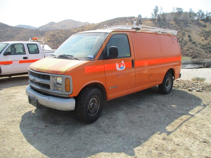 1999-chevrolet-express-3500-image-1