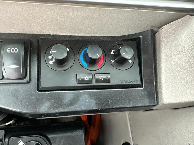 2020-volvo-ecr88d-image-62