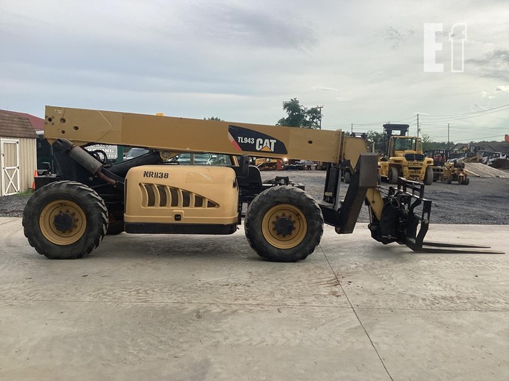 2010-caterpillar-tl943-image-5