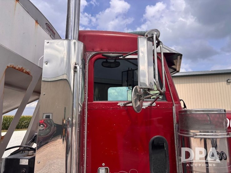 2000-peterbilt-379-image-58