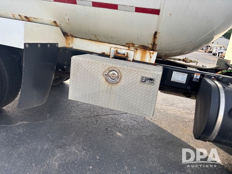 2013-peterbilt-337-image-52