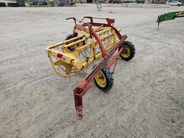 new-holland-258-image-4