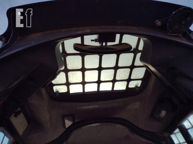 2021-deere-331g-image-13