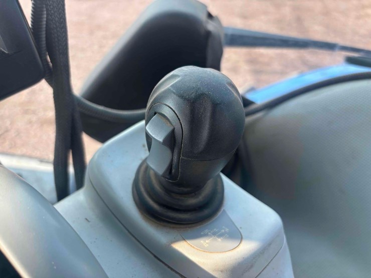 2012-new-holland-t8.360-image-43