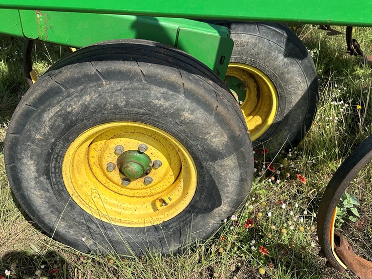 2012-john-deere-2210-image-10