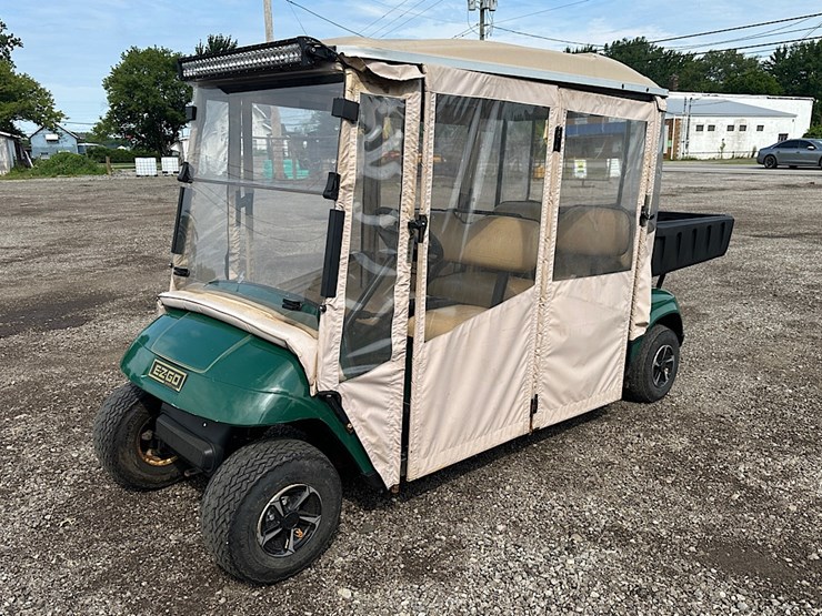 ez-go-4-seater-golf-cart-image-1