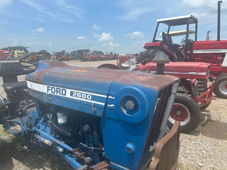 1981-ford-2600-image-23